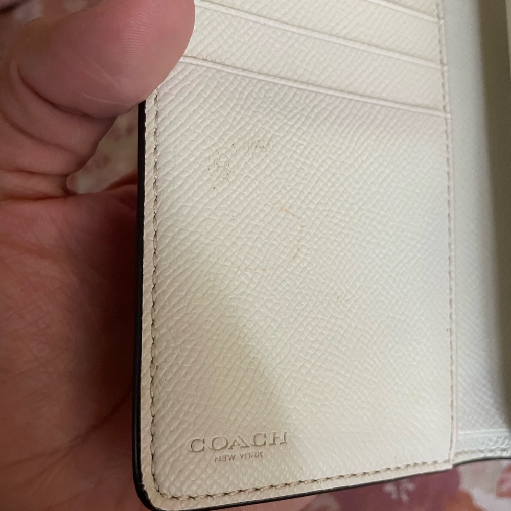 Coach Off-White Leather Wallet - Picture 9 of 12